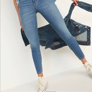 Medium wash short length skinny jeans